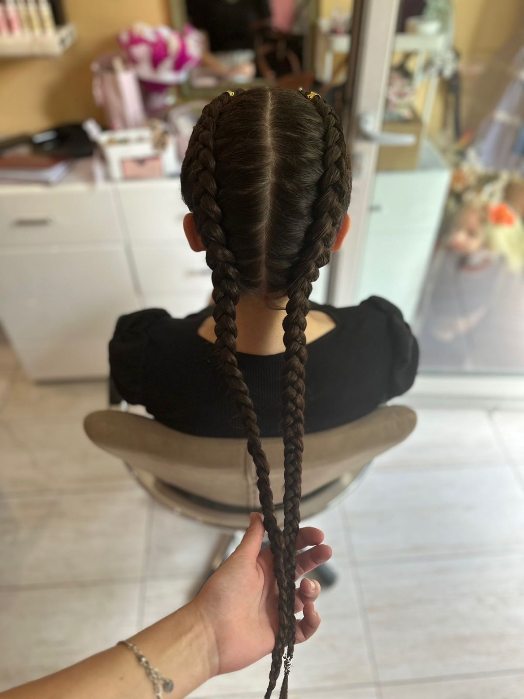 Poezija ljepote #sarajevo Pletenice, kike, punđe Pletenica - jedna