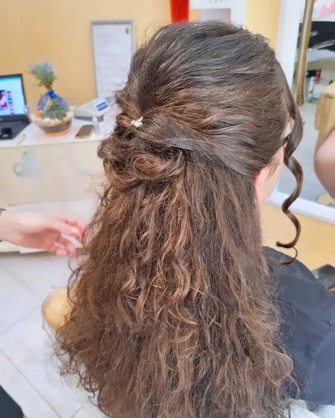 Poezija ljepote #sarajevo Svečane i frizure za svadbu Svečana frizura + profesionalno šminkanje