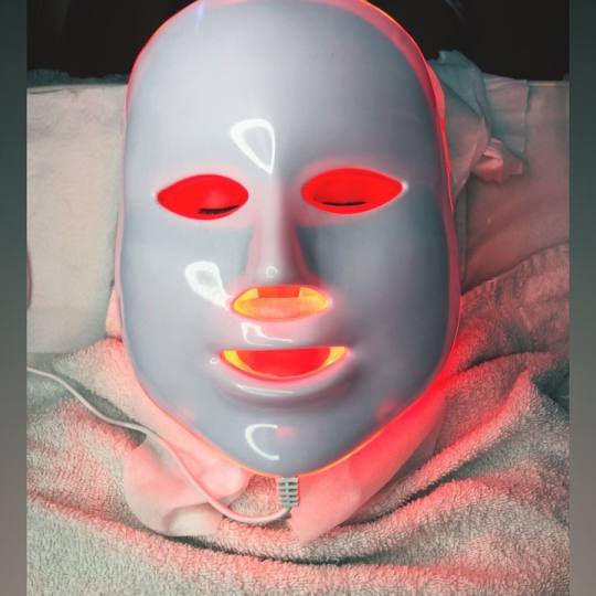 Carpe Diem #sarajevo Tretman lica U sklopu higijenskog tretmana lica ide i LED maska za smirivanje l