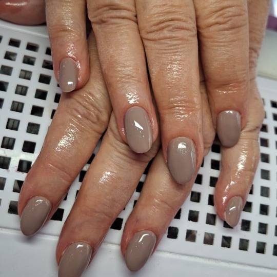 Poezija ljepote #sarajevo Ojačavanje noktiju Gel na prirodne nokte - boja