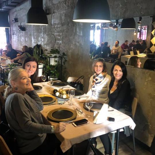 Vedrana #sarajevo Završavamo divnu godinu s novogodišnjim ručkom. Obožavamo svoj posao i ljude s