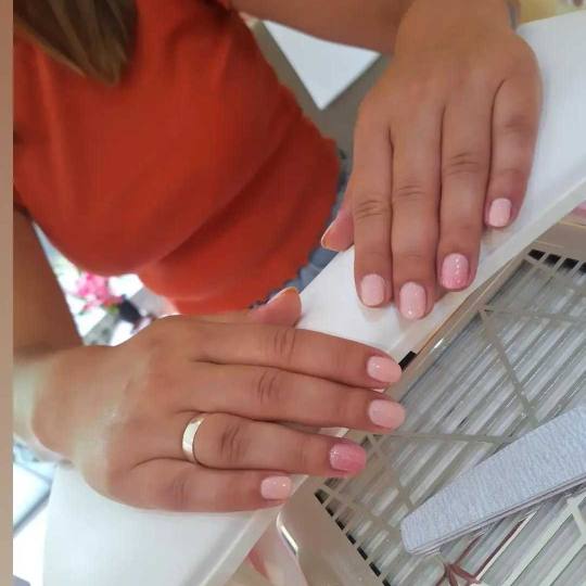 Poezija ljepote #sarajevo Ojačavanje noktiju Gel na prirodne nokte - boja
