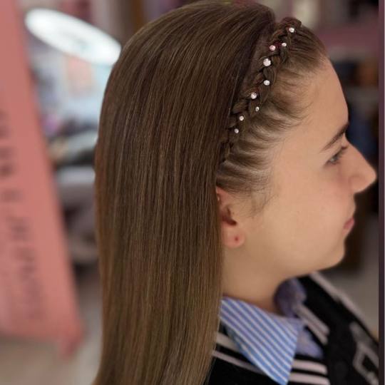 Poezija ljepote #sarajevo Pletenice, kike, punđe Pletenica - jedna