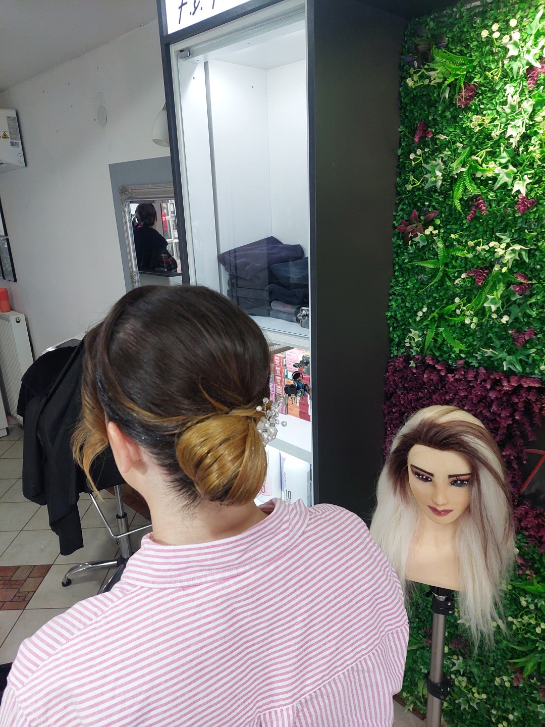 Frisco #sarajevo Svečane i frizure za svadbu Svečana frizura složena - duga kosa