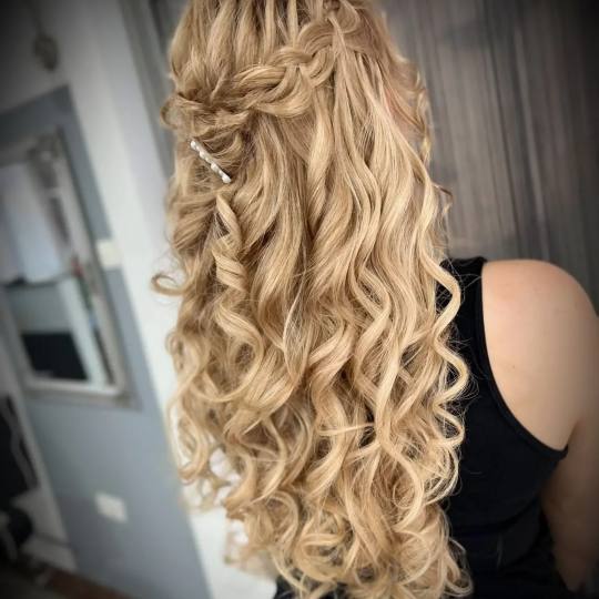 Frisco #sarajevo Svečane i frizure za svadbu Svečana frizura jednostavna - kratka kosa