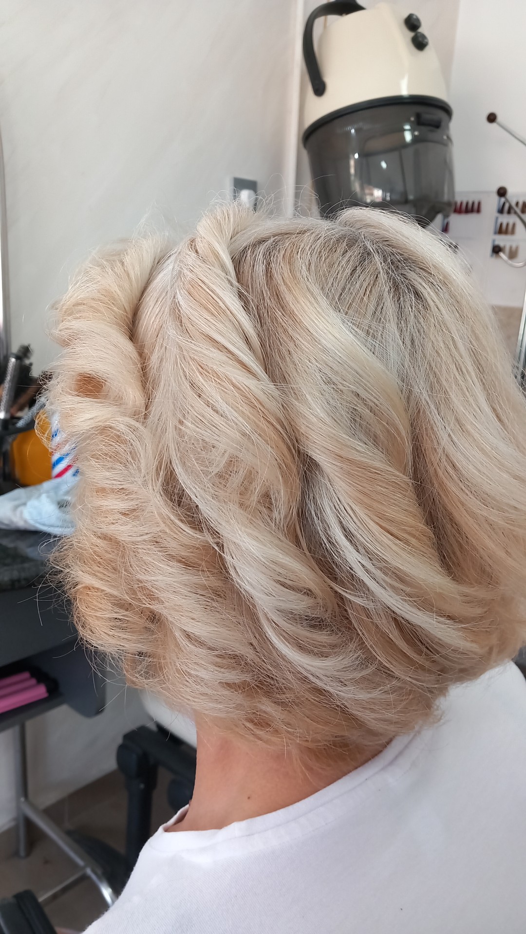 Snježana #sarajevo Feniranje i stilizovanje Feniranje - kosa srednje dužine