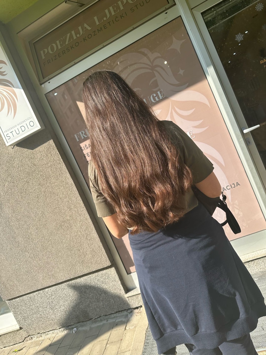 Poezija ljepote #sarajevo Žensko šišanje Žensko šišanje + pranje kose + feniranje - extra duga kosa