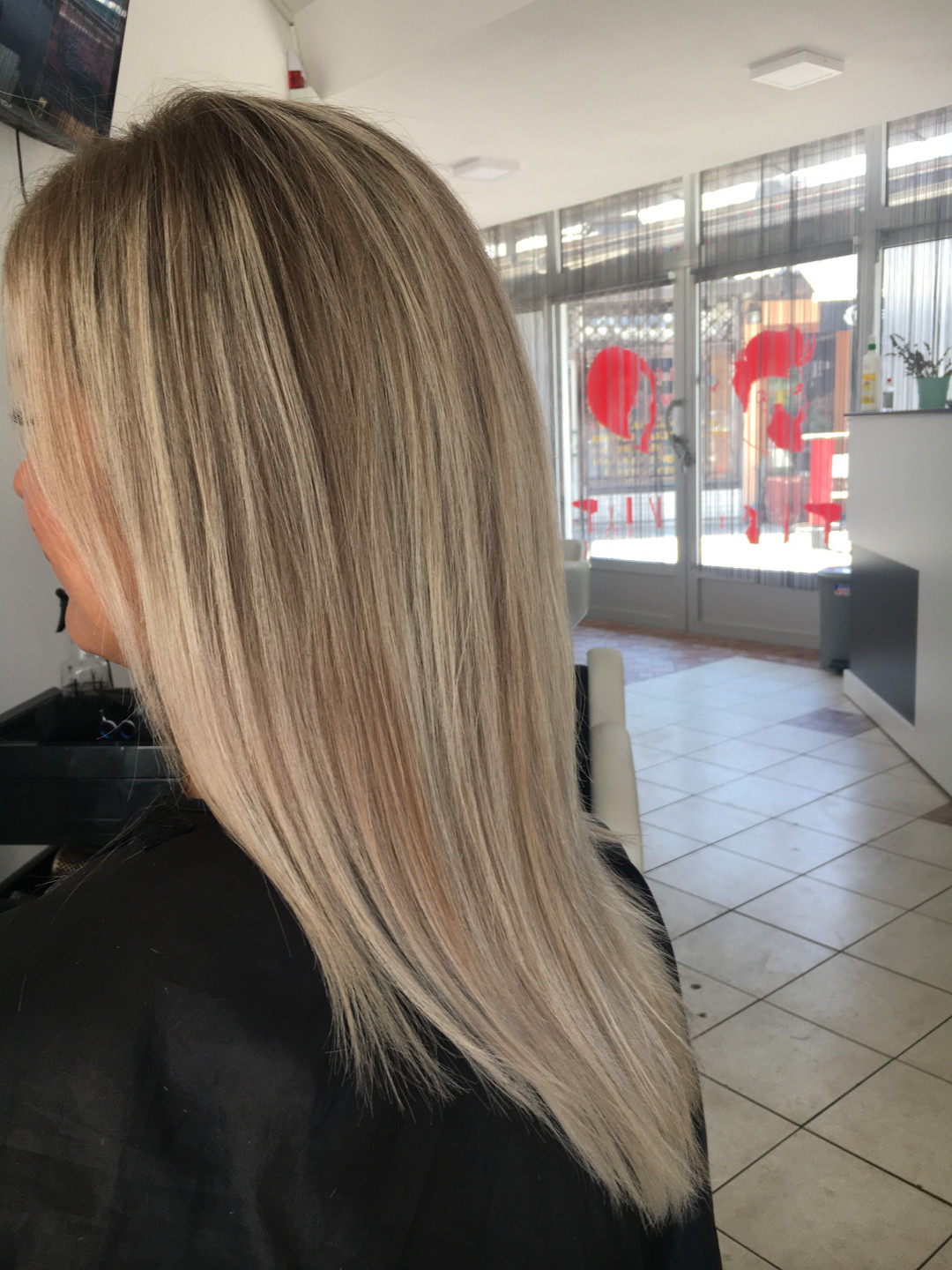 Feniranje na ravno - kosa srednje dužine - Frisco, Sarajevo Feniranje i stilizovanje Frizerski saloni Feniranje i stilizovanje, Sarajevo, Centar - Stari Grad