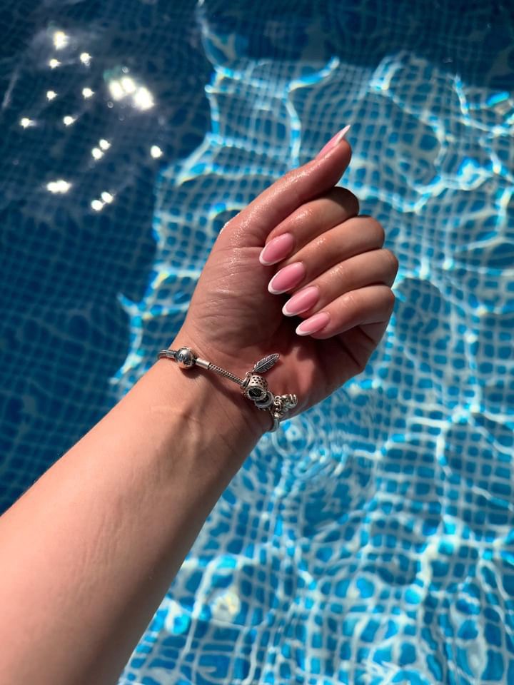 Kuća ljepote Djenna #sarajevo Izlivanje noktiju Izlivanje noktiju gelom L duzina