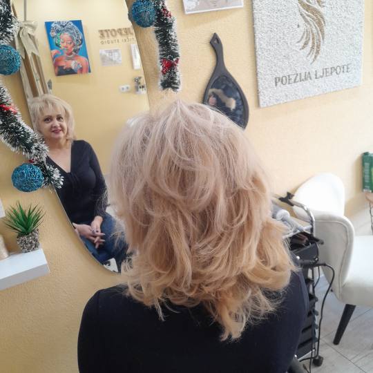 Poezija ljepote #sarajevo Farbanje kose Farbanje cijele dužine + pranje kose + feniranje - duga kos