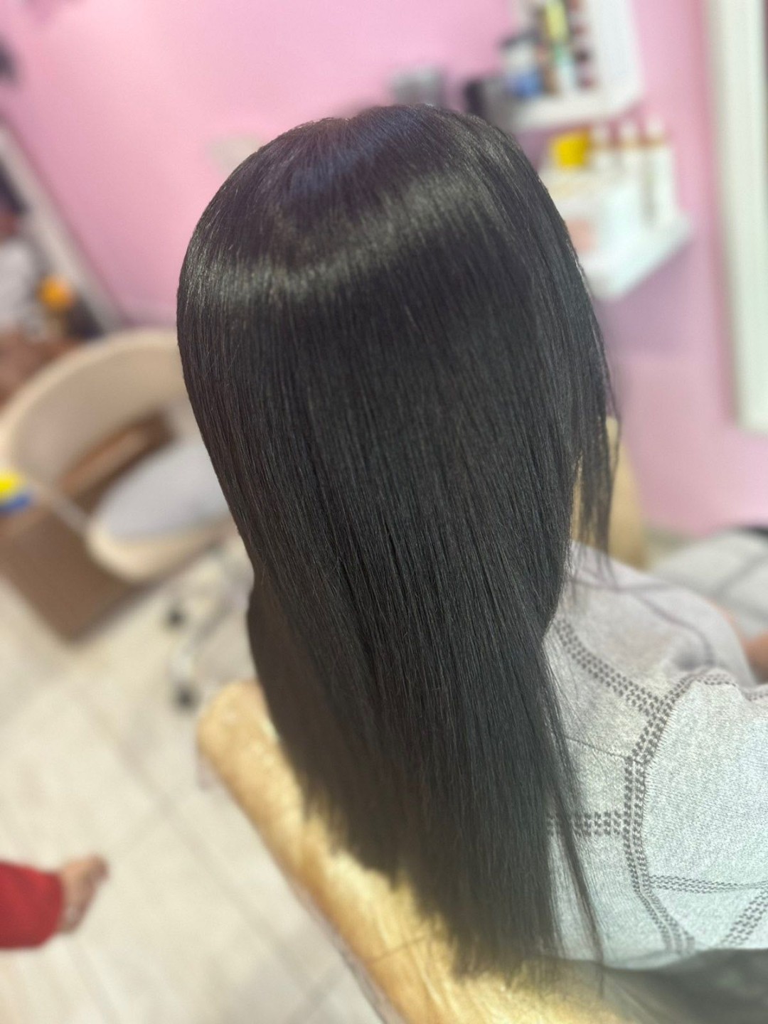 Poezija ljepote #sarajevo Farbanje kose Farbanje izrastka + žensko šišanje + feniranje na ravno - kosa srednje dužine