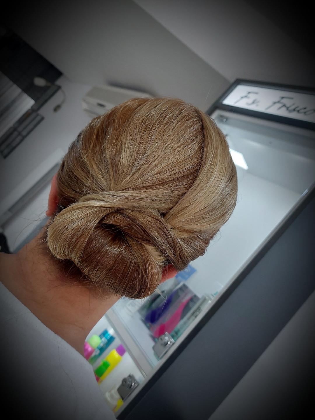 Svečana frizura složena - kratka kosa - Frisco, Sarajevo Svečane i frizure za svadbu Frizerski saloni Svečane i frizure za svadbu, Sarajevo, Centar - Stari Grad