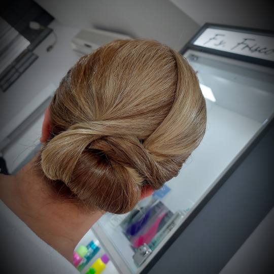 Frisco #sarajevo Svečane i frizure za svadbu Svečana frizura složena - kratka kosa