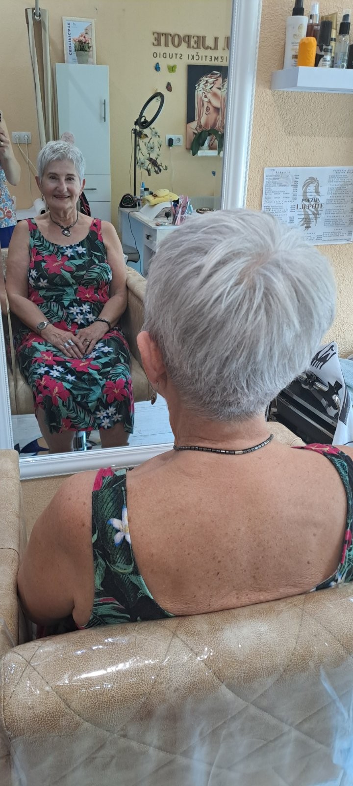 Poezija ljepote #sarajevo Žensko šišanje Žensko šišanje + pranje kose + feniranje - kratka kosa