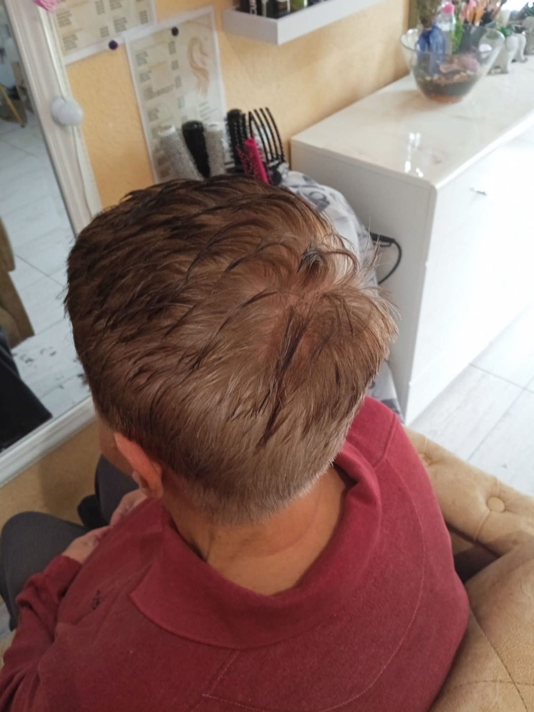 Poezija ljepote #sarajevo Žensko šišanje Žensko šišanje + pranje kose + feniranje - kratka kosa