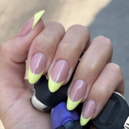 Lovely Em salon & head spa usluga