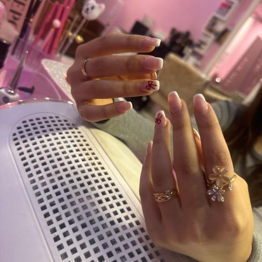 Poezija ljepote #sarajevo Nadogradnja noktiju Nadogradnja noktiju tipsama - french / ombre