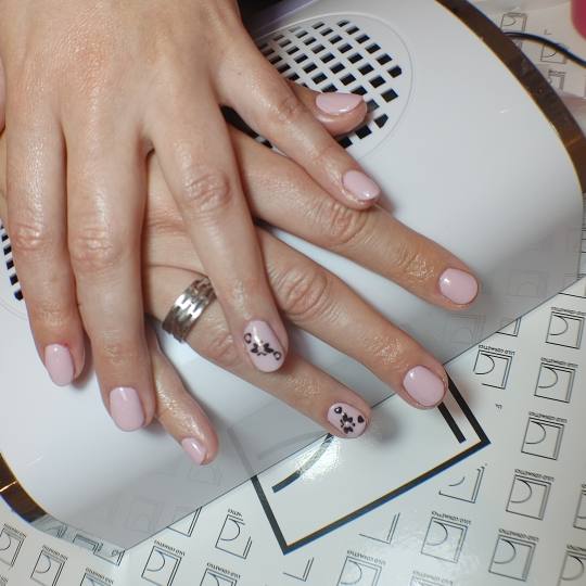 Salon ljepote A3M By Amela Malkoč #sarajevo Ojačavanje noktiju Ojačavanje prirodnih noktiju gelom