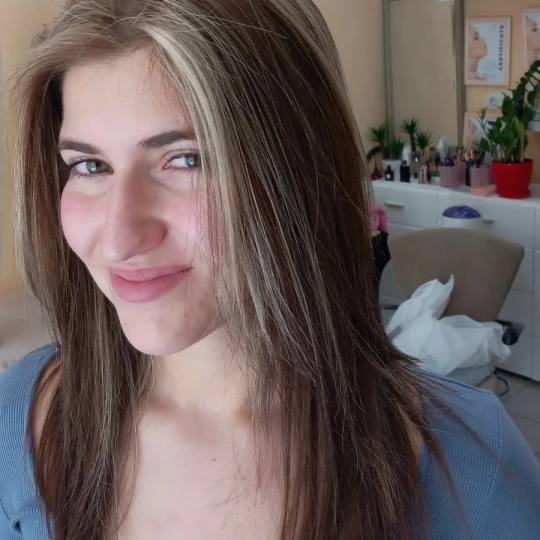 Poezija ljepote #sarajevo Farbanje kose Povrsinski pramenovi na foliju + žensko šišanje + feniran