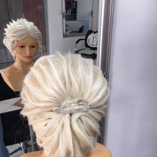 Frisco #sarajevo Svečane i frizure za svadbu Svečana frizura složena - kratka kosa