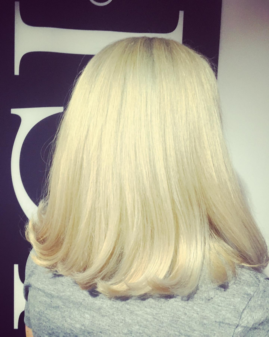 Farbanje cijele dužine kose - kosa srednje dužine - Frisco, Sarajevo Farbanje kose Frizerski saloni Farbanje kose, Sarajevo, Centar - Stari Grad