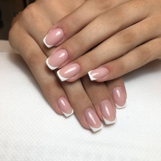 La Crème Beauty Studio #sarajevo Lakiranje noktiju Gel - M dužina noktiju Gel srednja duzina sa fr