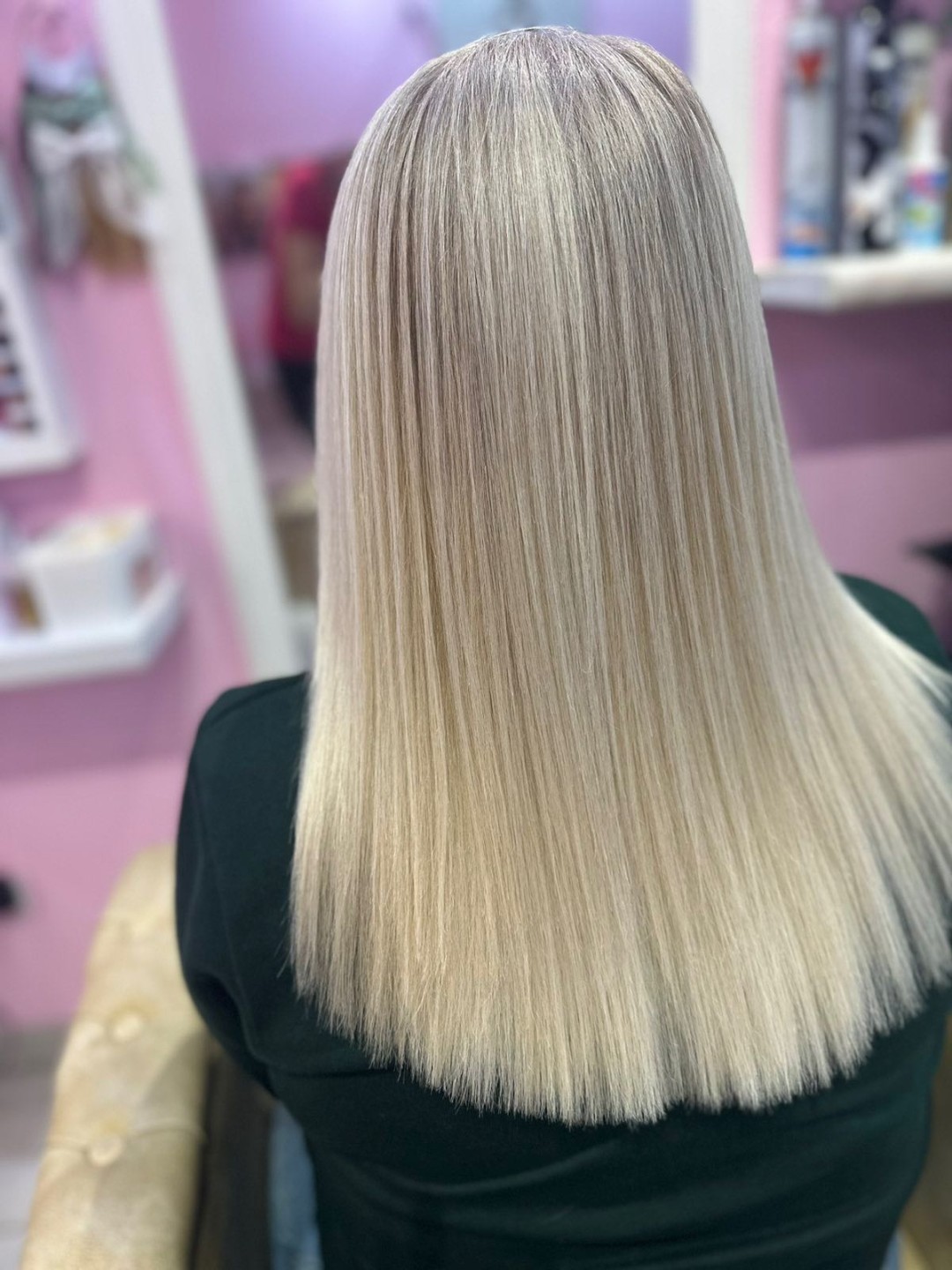 Poezija ljepote #sarajevo Farbanje kose Povrsinski Pramenovi na foliju + žensko šišanje + feniranje - duga kosa