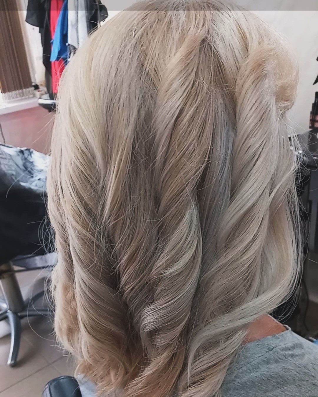 Snježana #sarajevo Feniranje i stilizovanje Feniranje na talase - kosa srednje dužine