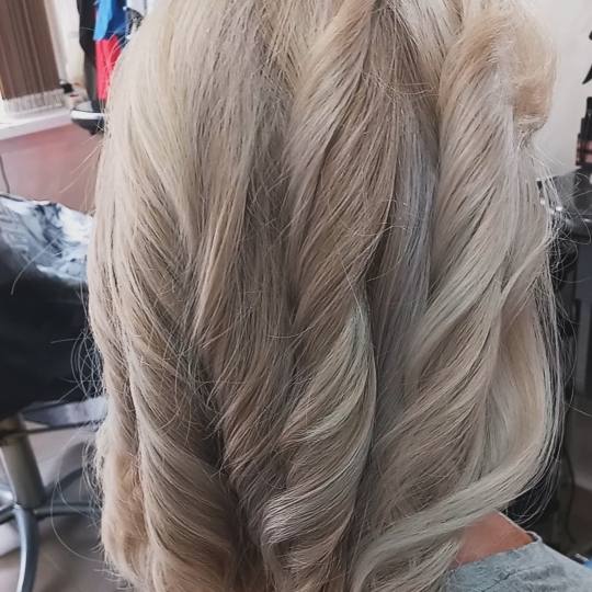 Snježana #sarajevo Feniranje i stilizovanje Feniranje na talase - kosa srednje dužine