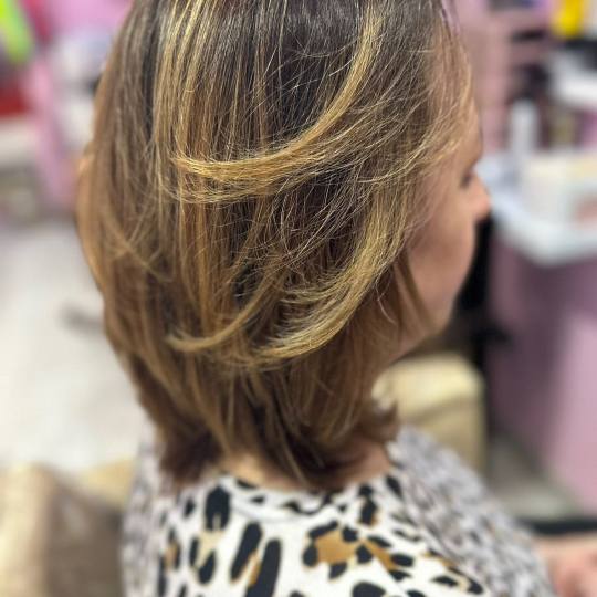 Poezija ljepote #sarajevo Farbanje kose Farbanje izrastka + žensko šišanje + feniranje na ravno -