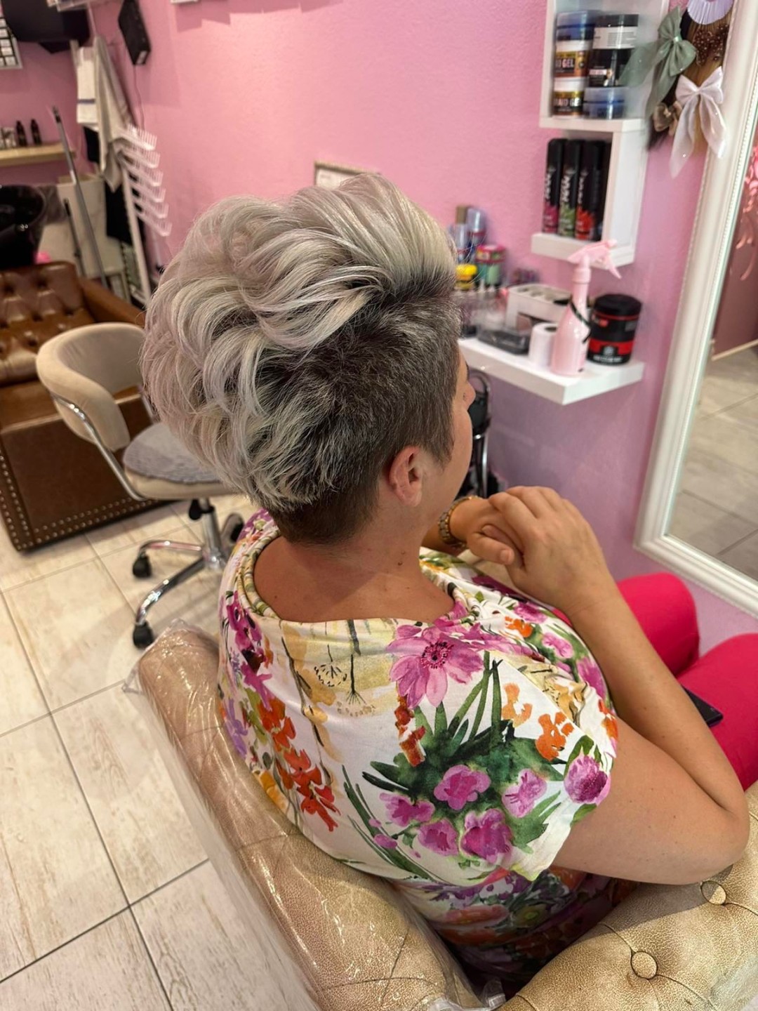 Poezija ljepote #sarajevo Žensko šišanje Žensko šišanje + pranje kose + feniranje - kratka kosa