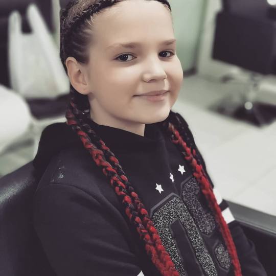 New 3 #sarajevo Pletenice, kike, punđe Pletenica - jedna Pletenice sa umetcima u raznim bojama.