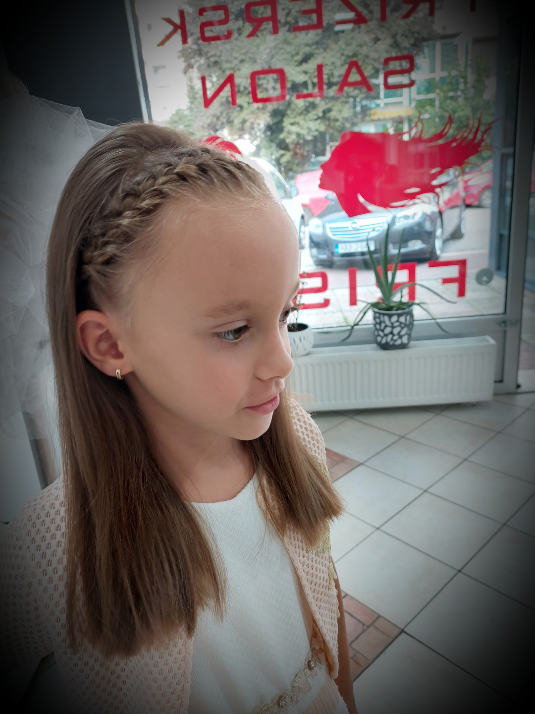 Žensko šišanje - kosa srednje dužine - Frisco, Sarajevo Žensko šišanje Frizerski saloni Žensko šišanje, Sarajevo, Centar - Stari Grad