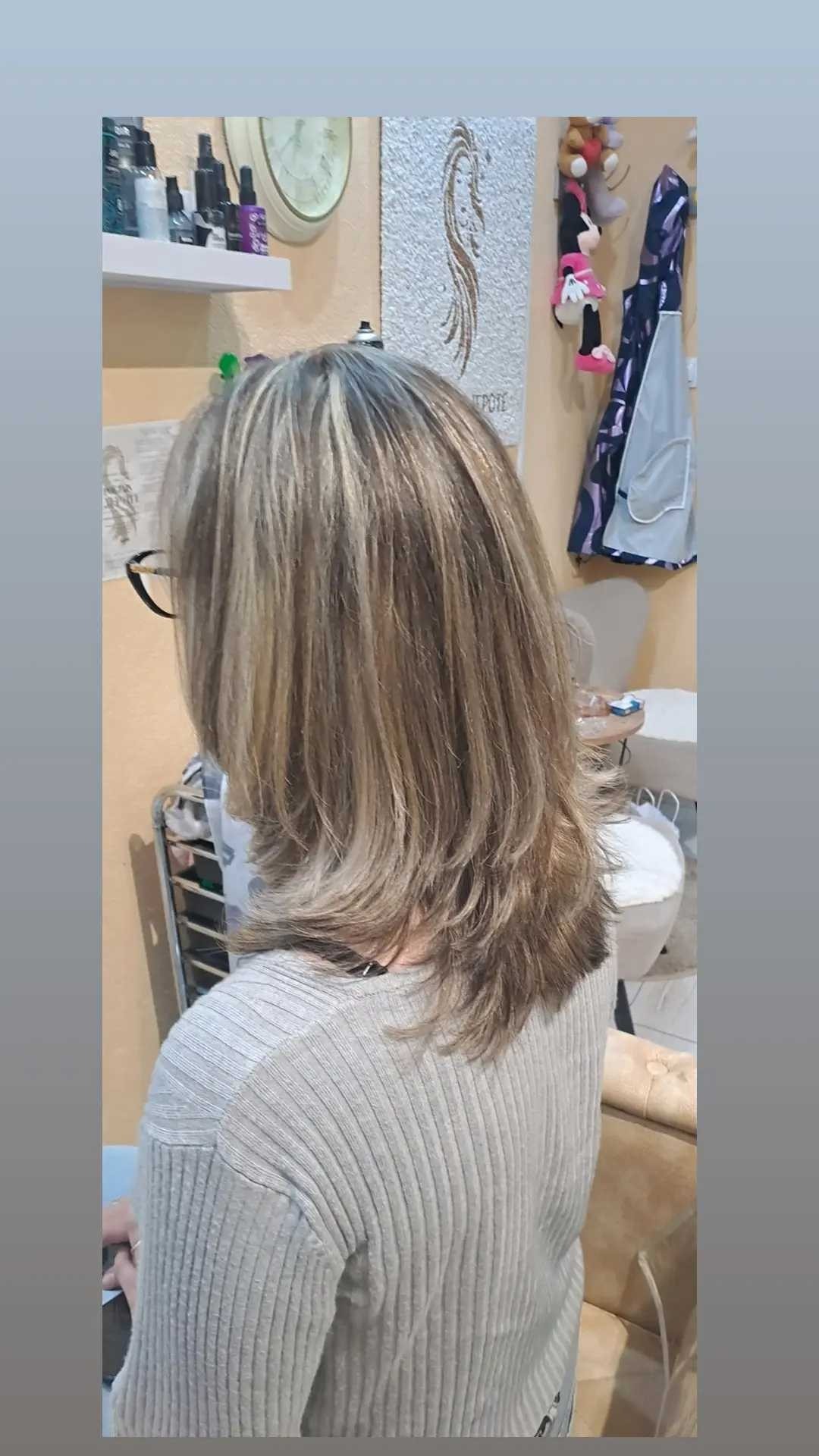 Povrsinski pramenovi na foliju + žensko šišanje + feniranje - srednje duga kosa - Poezija ljepote, Sarajevo Farbanje kose Frizerski saloni Farbanje kose, Sarajevo, Novo Sarajevo - Novi Grad