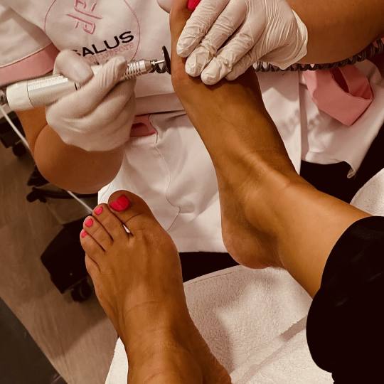 Salus #sarajevo Medicinski pedikir Suha ruska pedikura + parafin Zelite mekana i njegovana stopala,u