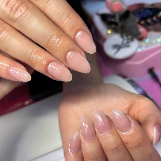 Poezija ljepote #sarajevo Ojačavanje noktiju Gel na prirodne nokte - boja