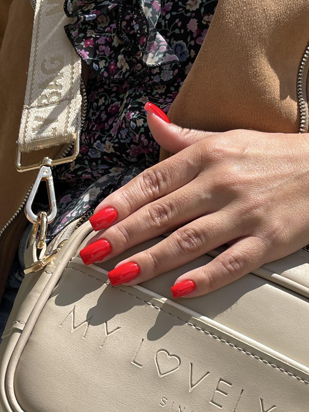 Kuća ljepote Djenna #sarajevo Gel lak Gel na prirodne nokte - ruke korekcija