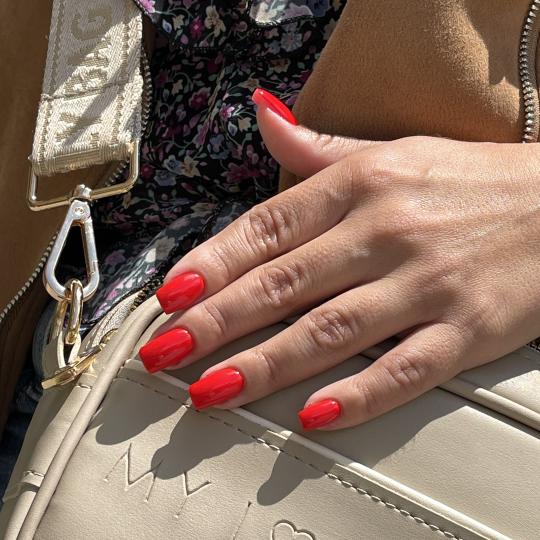 Kuća ljepote Djenna #sarajevo Gel lak Gel na prirodne nokte - ruke korekcija