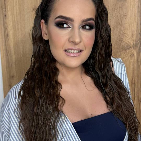 Lovely Em salon & head spa usluga