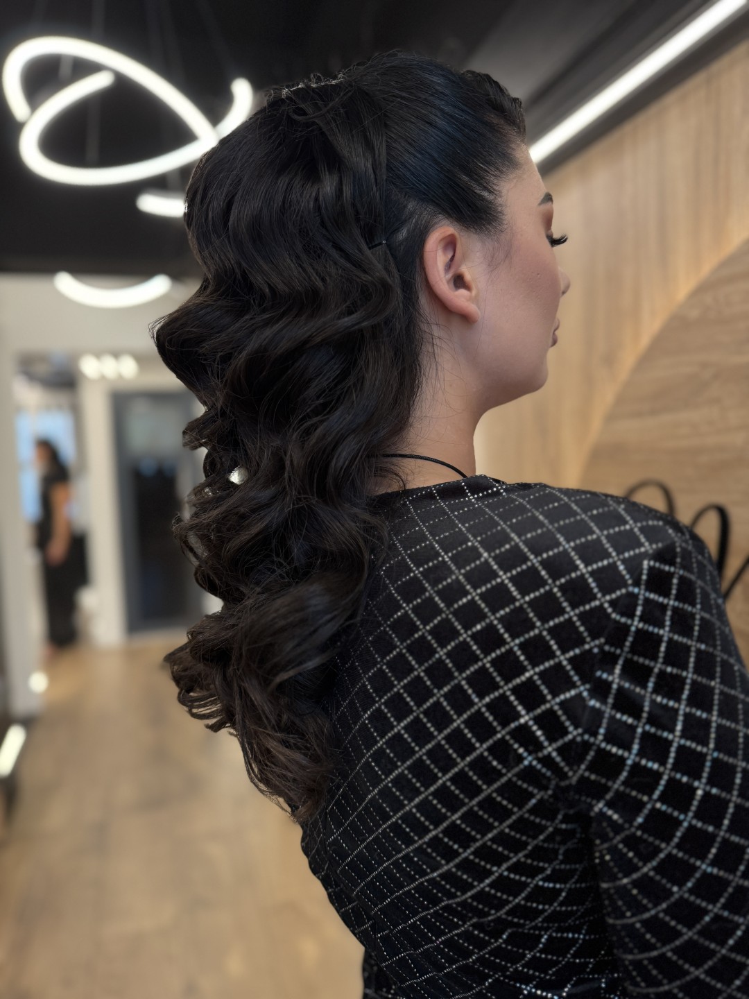 Svečana frizura - jednostavna - Magnifiqe beauty house, Sarajevo Svečane i frizure za svadbu Frizerski saloni Svečane i frizure za svadbu, Sarajevo, Novo Sarajevo - Novi Grad