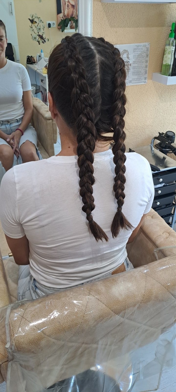 Poezija ljepote #sarajevo Pletenice, kike, punđe Pletenica - jedna