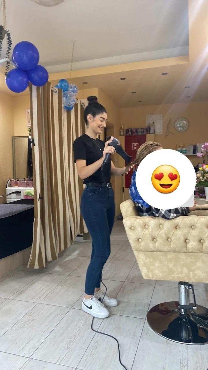 Farbanje cijele dužine + pranje kose + feniranje - extra duga kosa - Poezija ljepote, Sarajevo Farbanje kose Frizerski saloni Farbanje kose, Sarajevo, Novo Sarajevo - Novi Grad