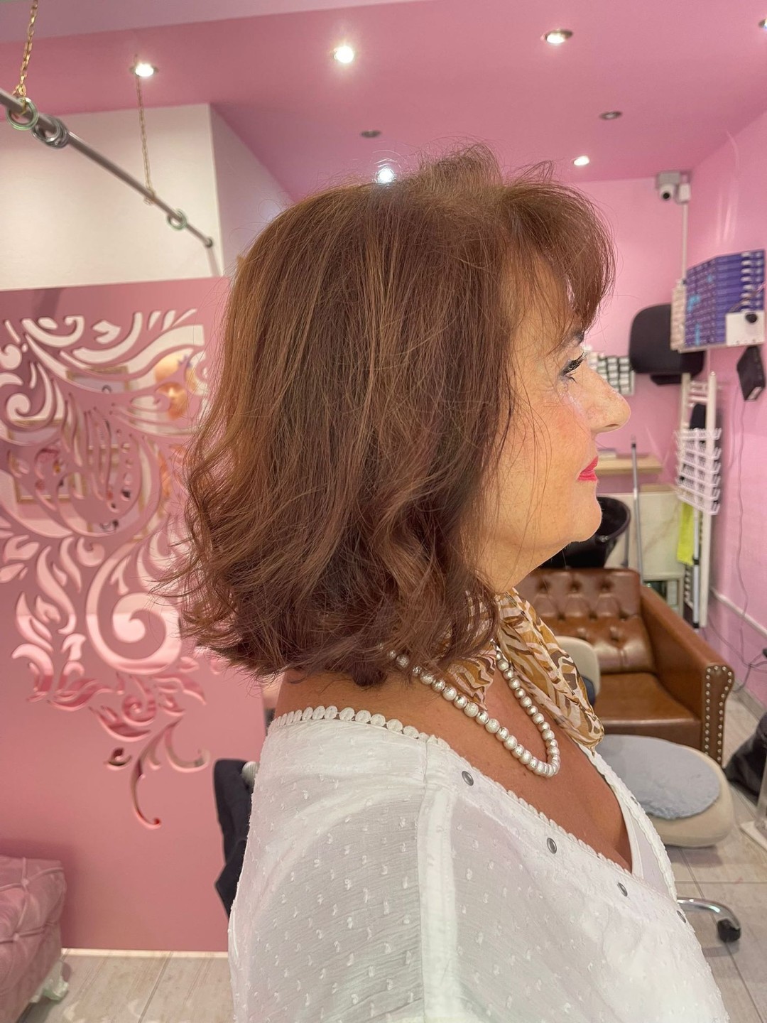 Poezija ljepote #sarajevo Farbanje kose Farbanje izrastka + žensko šišanje + feniranje na ravno - kosa srednje dužine