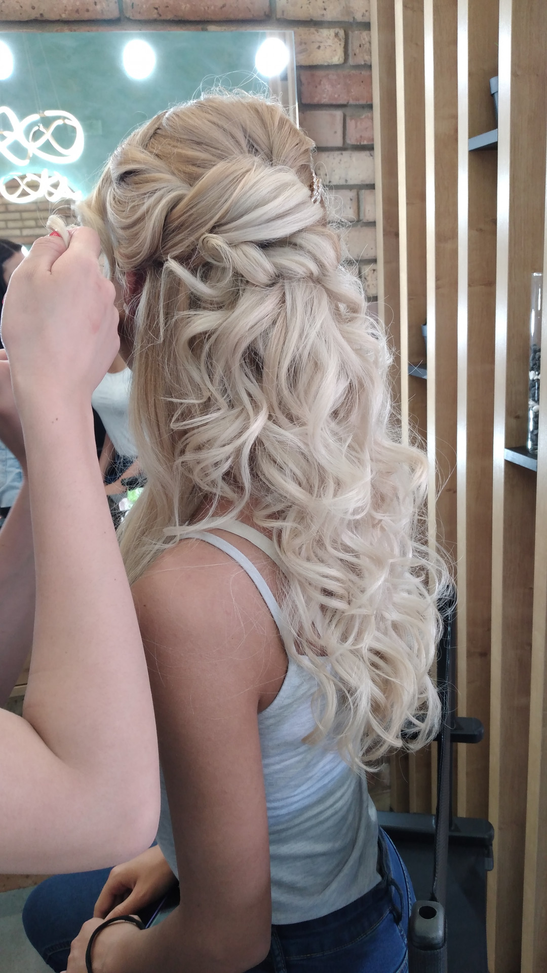 Idelle Studio #sarajevo Svečane i frizure za svadbu Svečana frizura - duga kosa