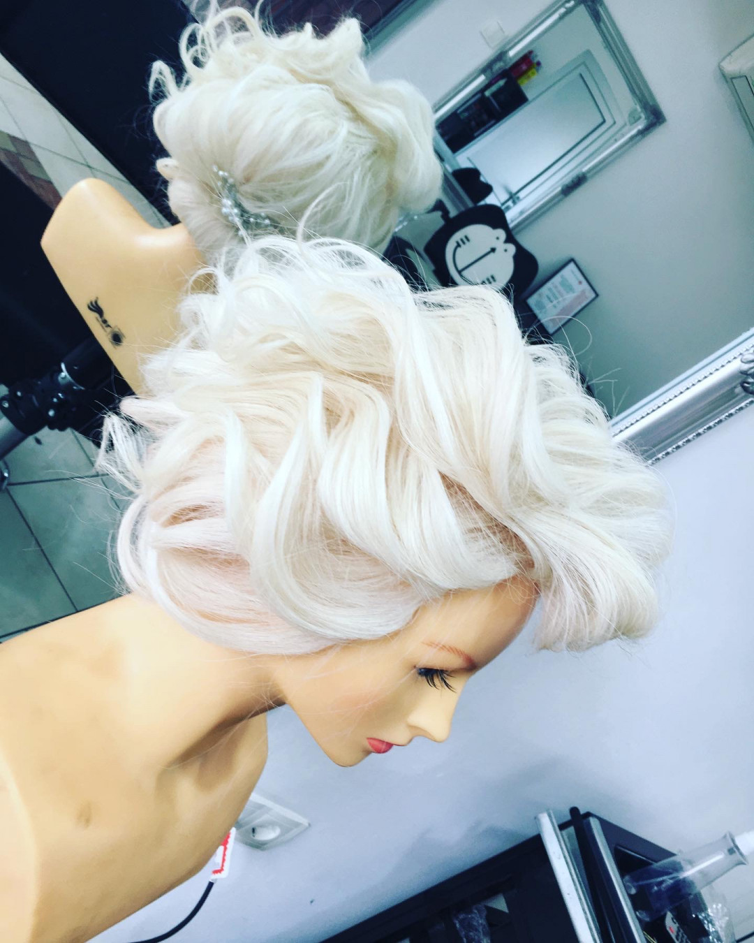 Svečana frizura složena - kratka kosa - Frisco, Sarajevo Svečane i frizure za svadbu Frizerski saloni Svečane i frizure za svadbu, Sarajevo, Centar - Stari Grad