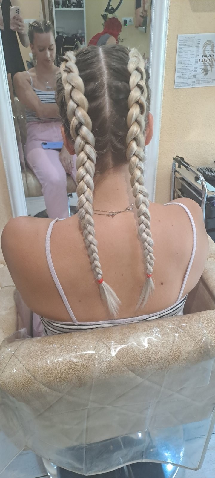 Poezija ljepote #sarajevo Pletenice, kike, punđe Pletenica - jedna