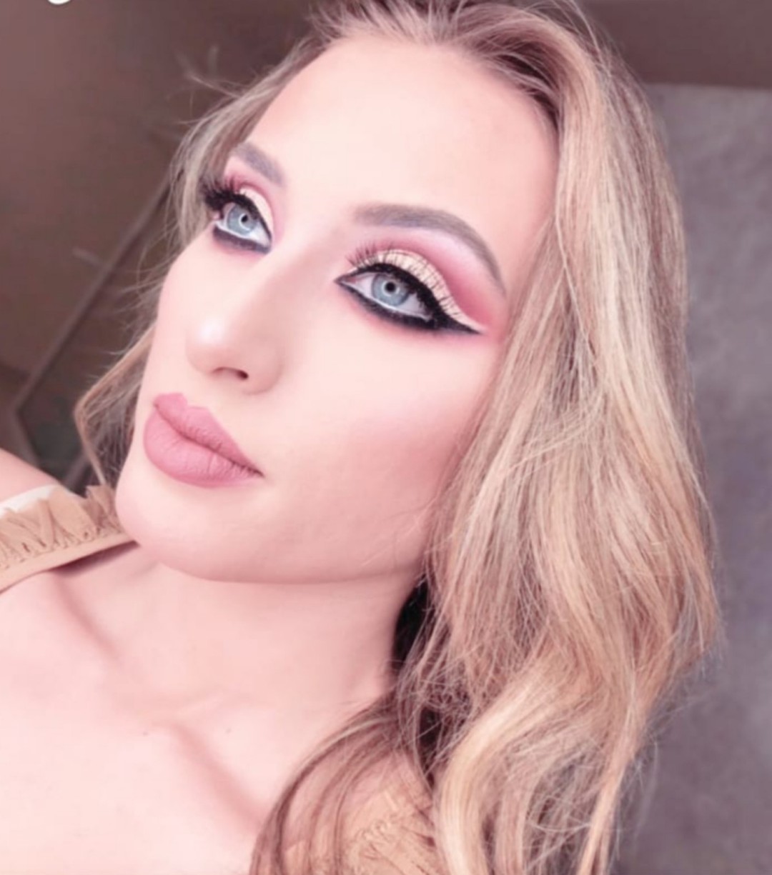 Allure #sarajevo Make-up / šminkanje Profesionalno šminkanje - večernja šminka