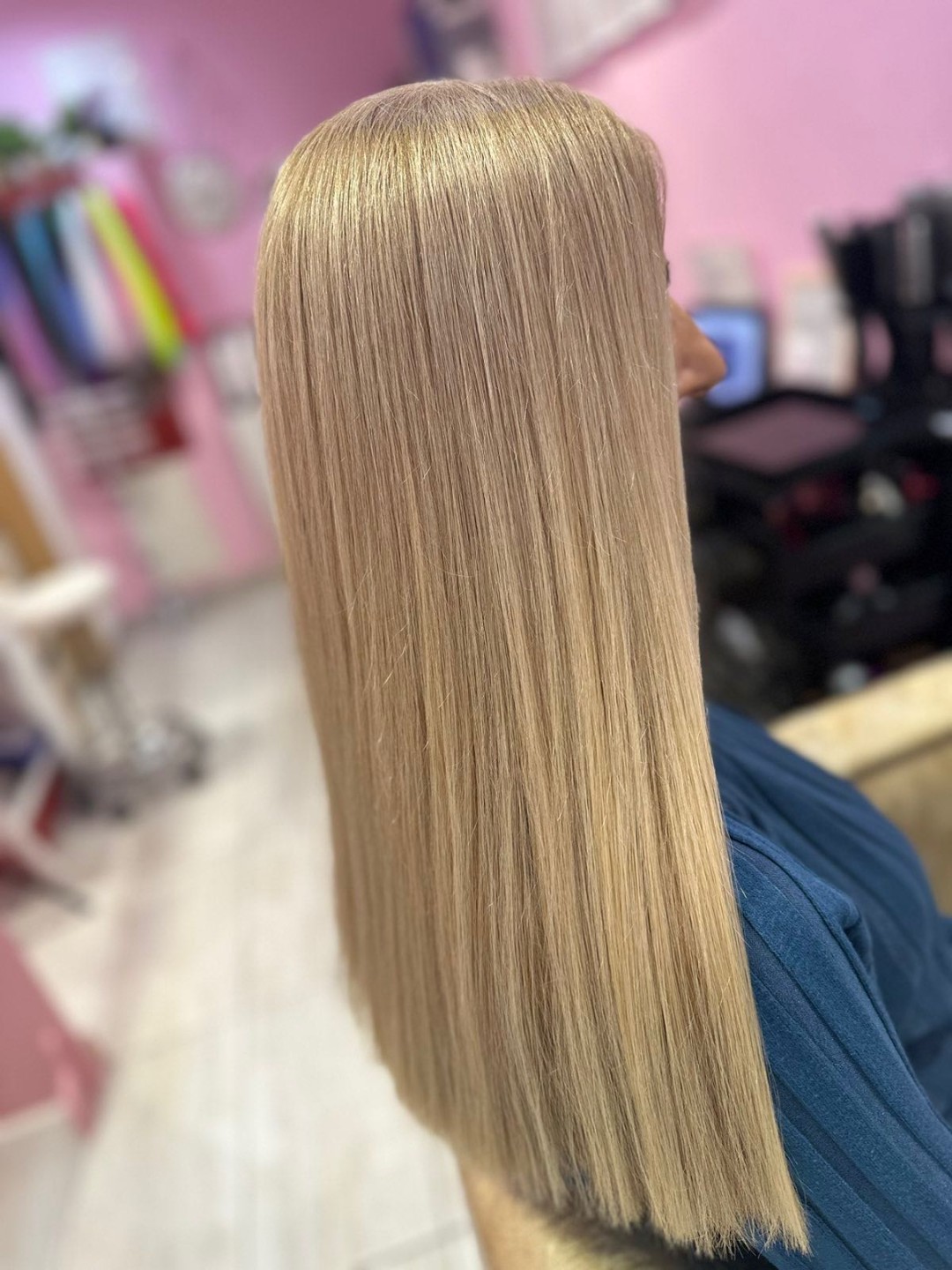 Poezija ljepote #sarajevo Farbanje kose Farbanje izrastka + žensko šišanje + feniranje na ravno - duga kosa