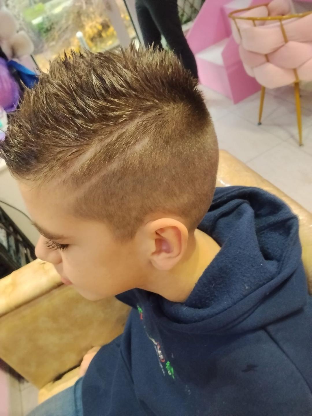 Dječije muško šišanje - Poezija ljepote, Sarajevo Berberin Muški frizeri Berberin, Sarajevo, Novo Sarajevo - Novi Grad