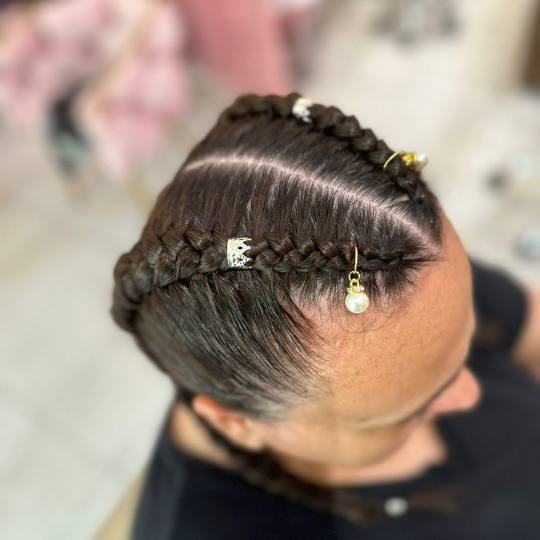 Poezija ljepote #sarajevo Pletenice, kike, punđe Pletenica - jedna